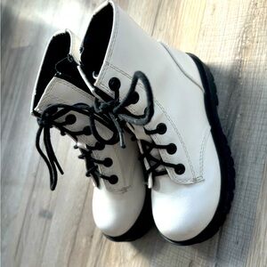 Unr8ed girls White Lace-Up Boots